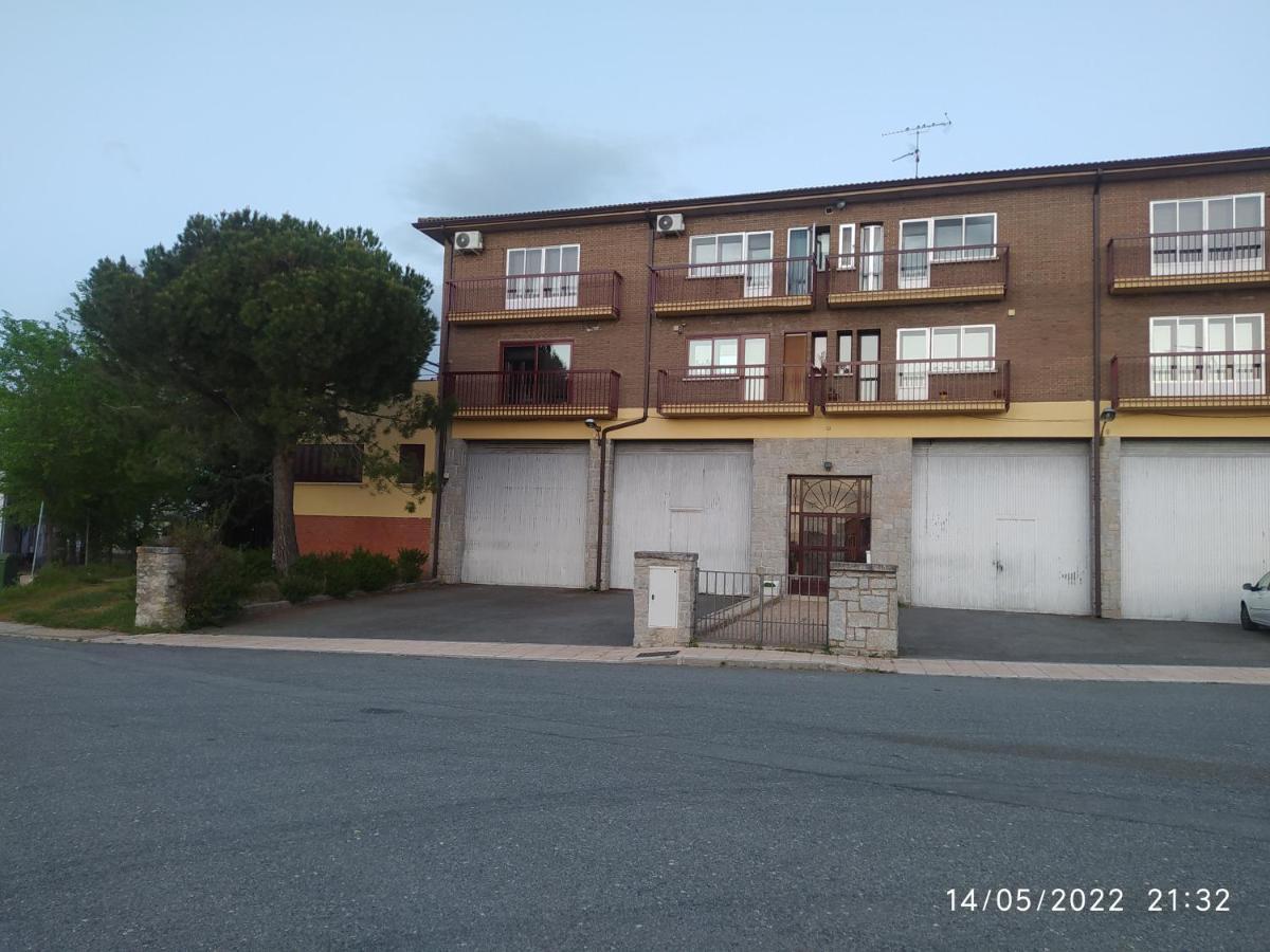 Piso Navas Apartment Navas de San Antonio ภายนอก รูปภาพ