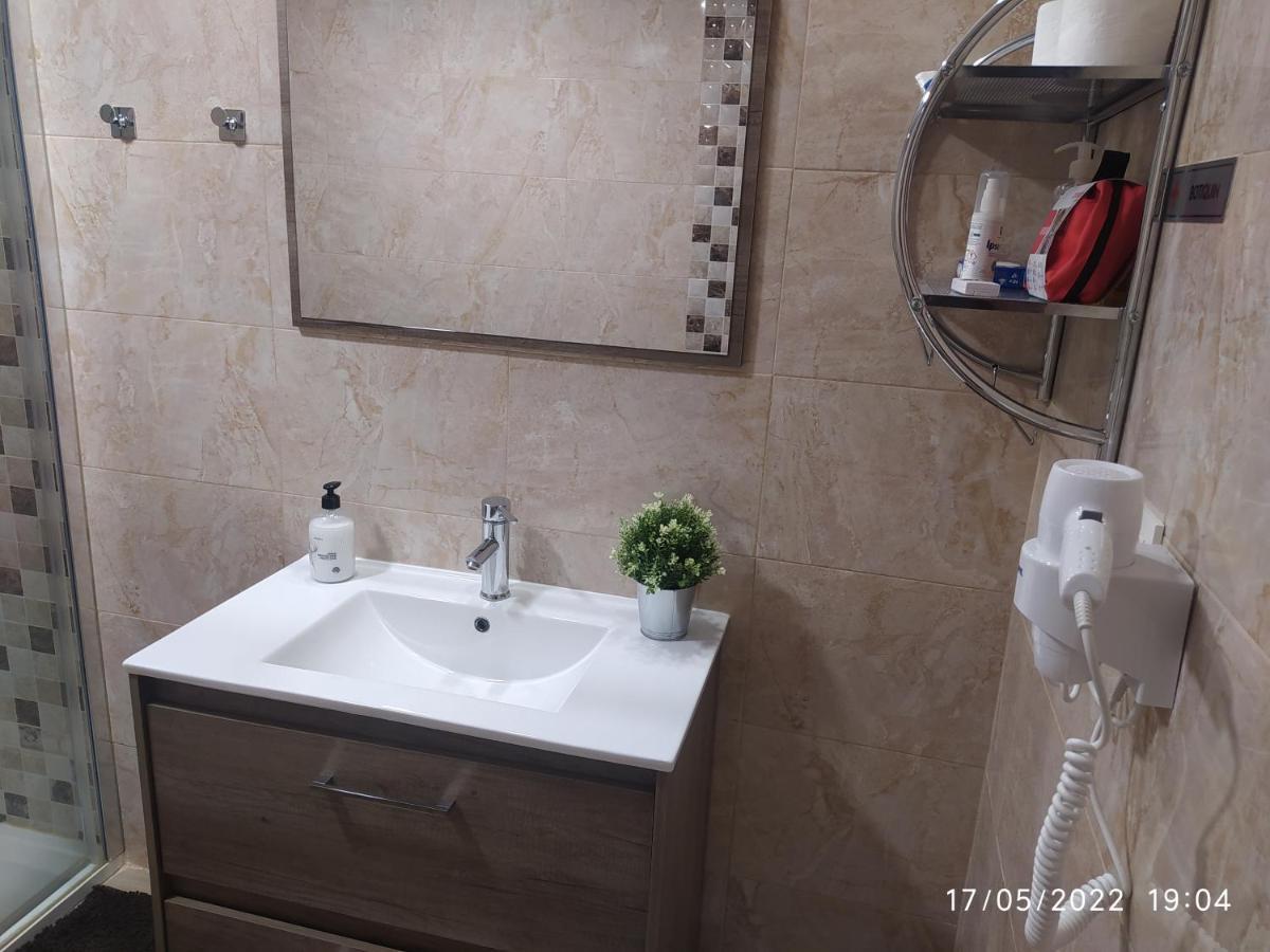 Piso Navas Apartment Navas de San Antonio ภายนอก รูปภาพ